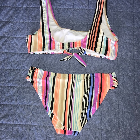 Bikini - Picture 2 of 3